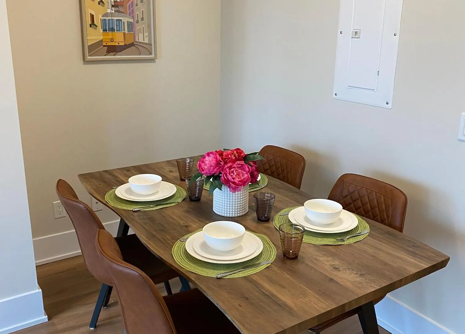 Apartment Central Toronto Suite - Free Parking, City Views, Near Cn Tower