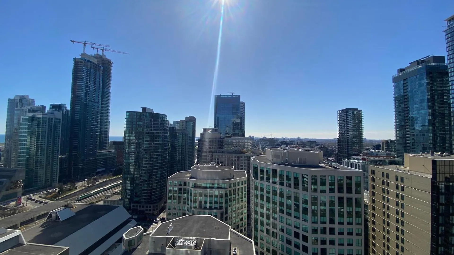 Central Toronto Suite - Free Parking, City Views, Near Cn Tower 0*,