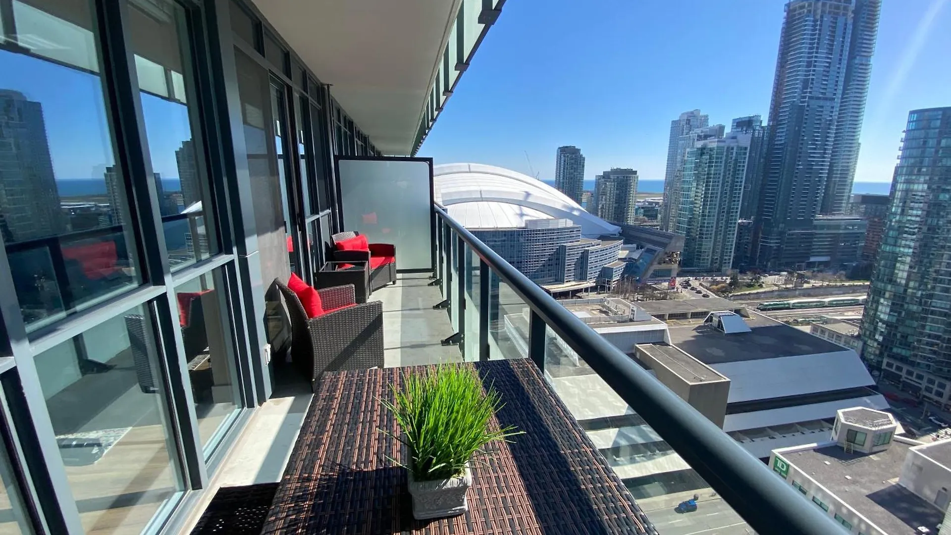 Central Toronto Suite - Free Parking, City Views, Near Cn Tower location