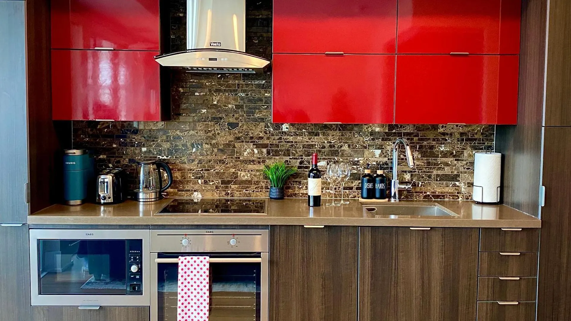 Central Toronto Suite - Free Parking, City Views, Near Cn Tower 0*,  Canada
