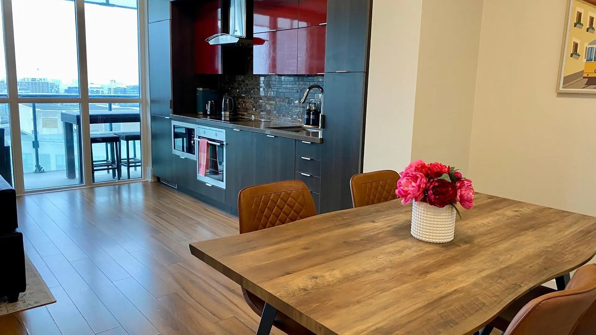 Central Toronto Suite - Free Parking, City Views, Near Cn Tower Canada